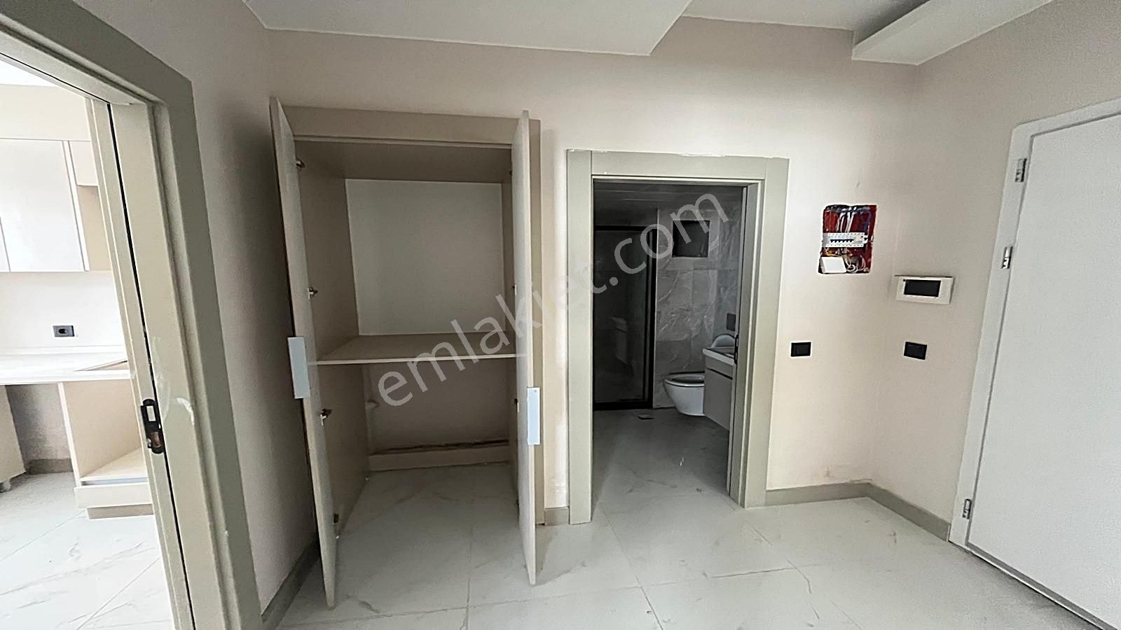 Yenikent Emlak'tan Mükemmel Lokasyonda 1+1 Lüx Muhteşem İşçilik - Görsel 4