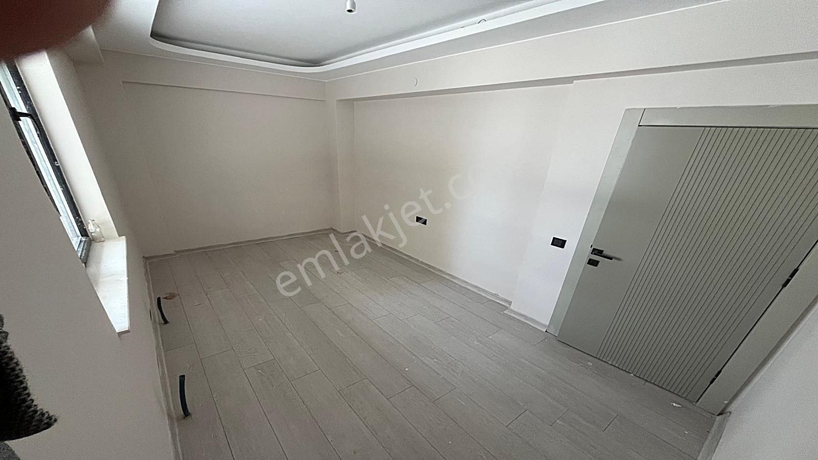 Yenikent Emlak'tan Mükemmel Lokasyonda 1+1 Lüx Muhteşem İşçilik - Görsel 16