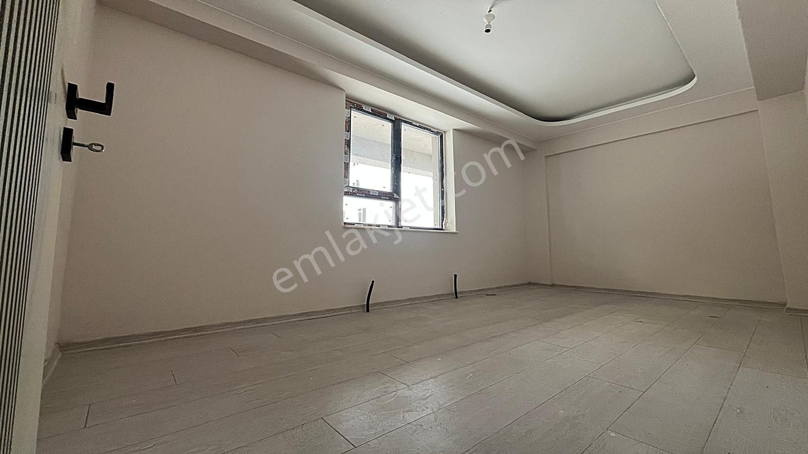 Yenikent Emlak'tan Mükemmel Lokasyonda 1+1 Lüx Muhteşem İşçilik - Görsel 5