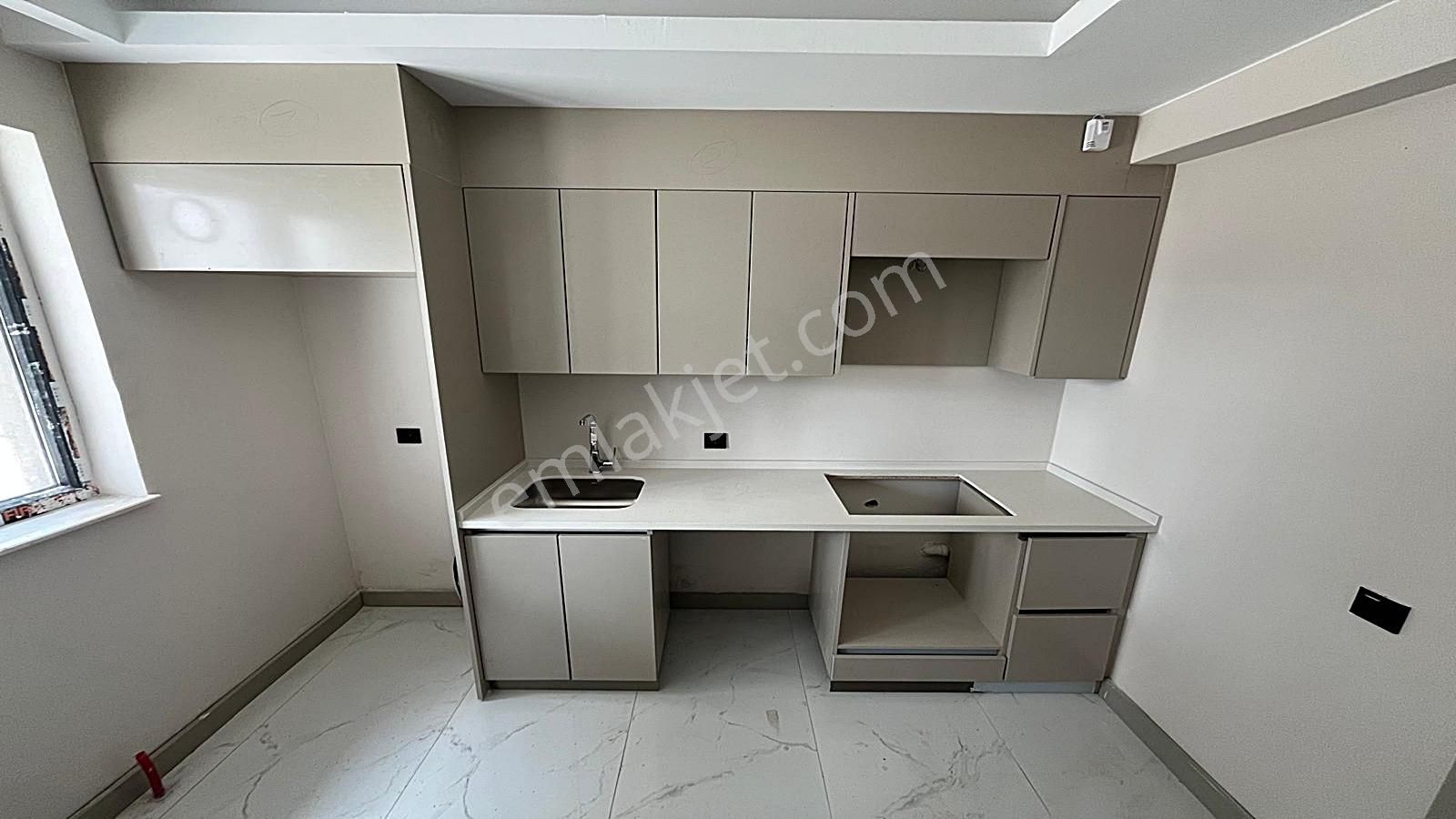 Yenikent Emlak'tan Mükemmel Lokasyonda 1+1 Lüx Muhteşem İşçilik - Görsel 2