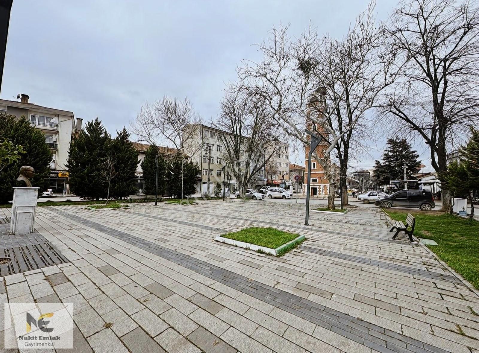 Yenişehir'in Tam Kalbinde Komple Satılık Fırsat 2 Daire 2 Dükkan