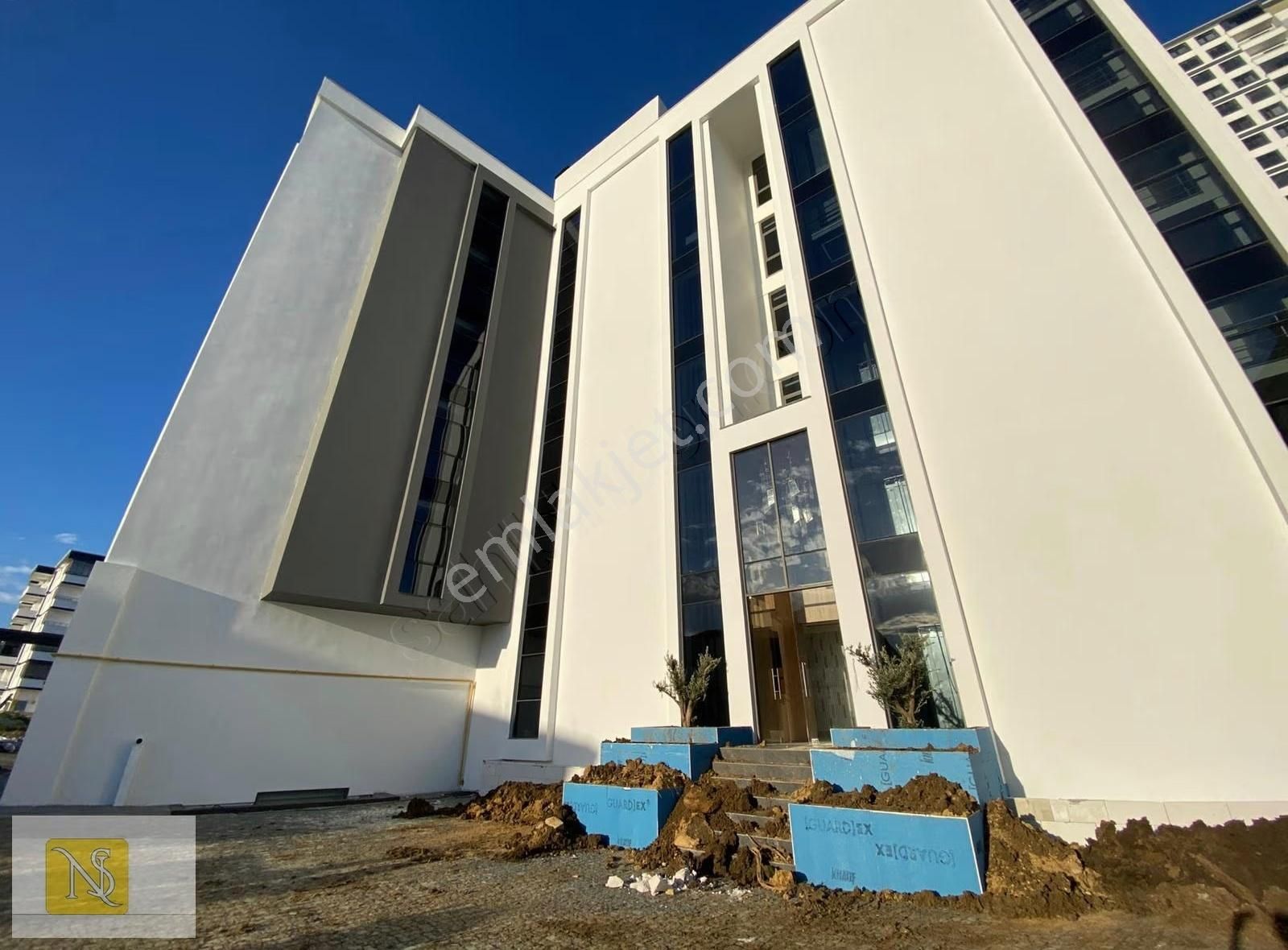 Nş Gayrimenkul'den Özel Kullar Bölgesinde Satılık Ticari Ofis!