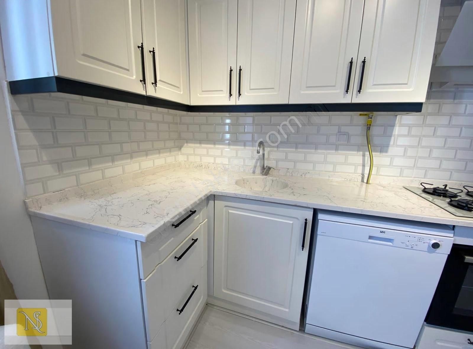 Nşgayrimenkul'den Cam Balkonu Ve Kombisi Takılı Eşyalı 1+1 Daire - Görsel 8