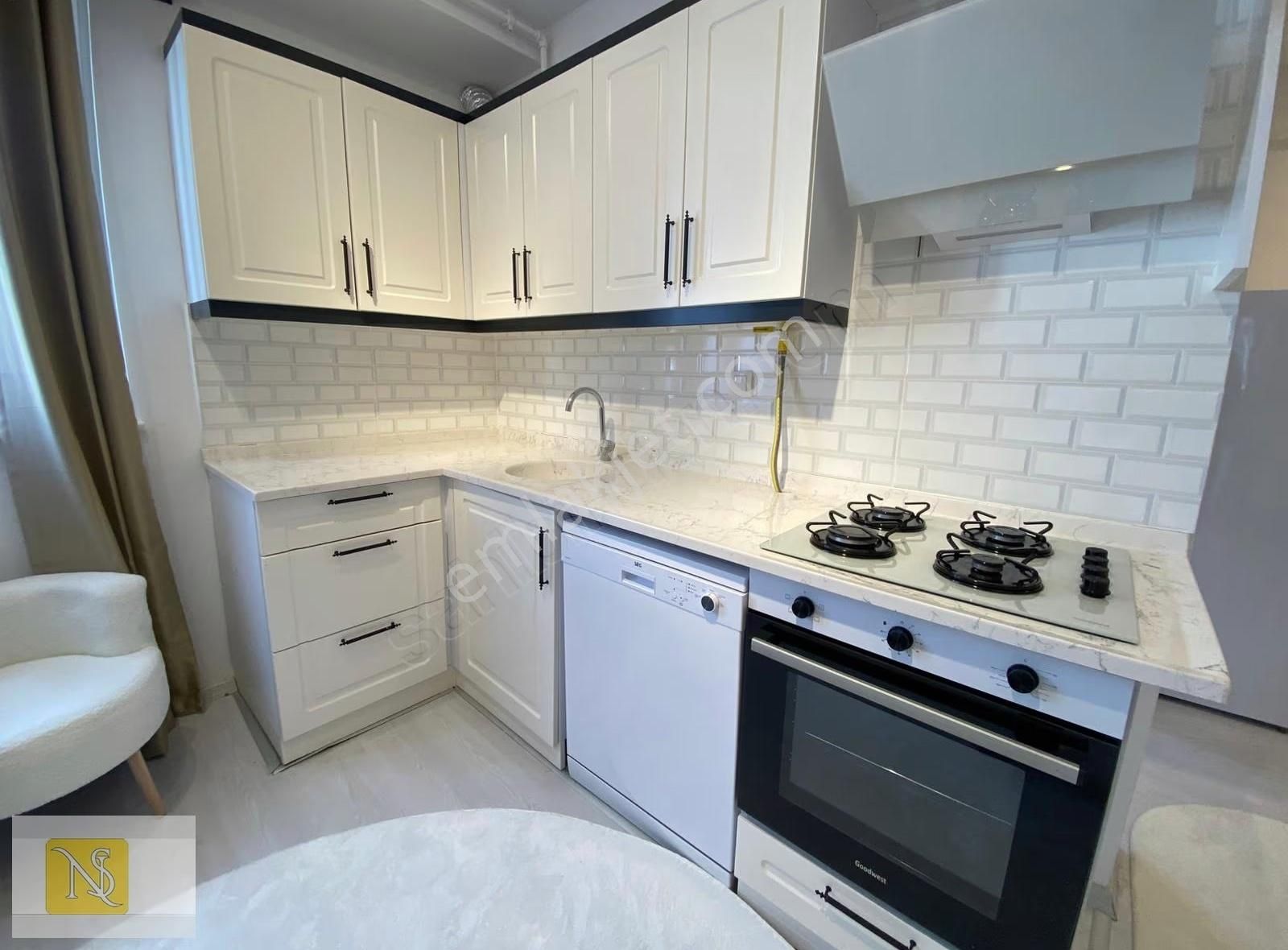 Nşgayrimenkul'den Cam Balkonu Ve Kombisi Takılı Eşyalı 1+1 Daire - Görsel 4