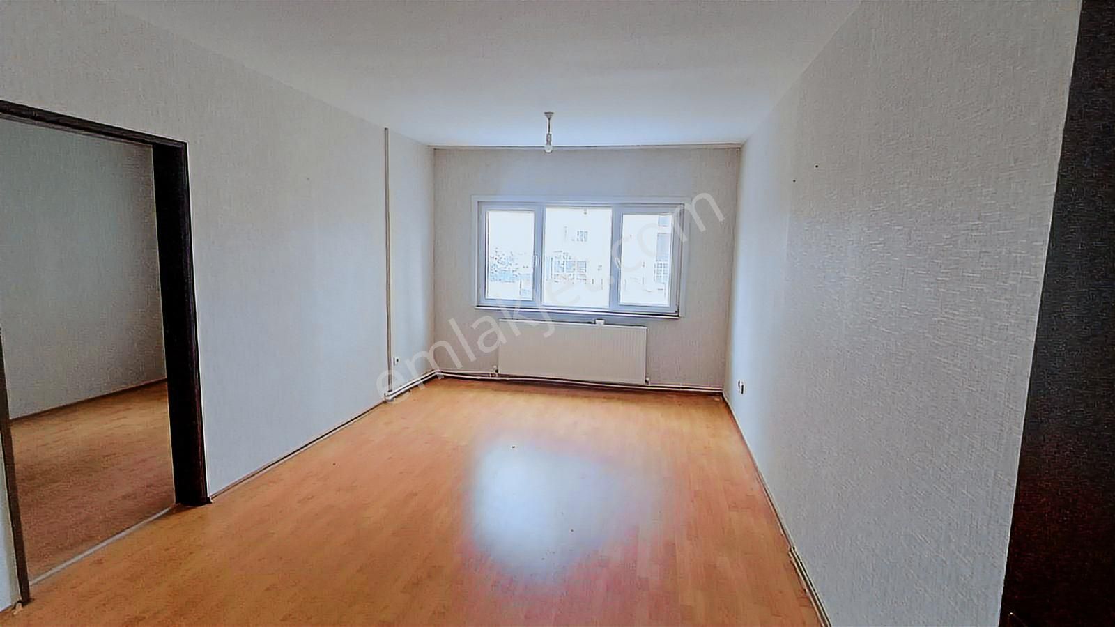 Tepe De İlkokul Yanı Harika Konumda Güney Cephe Arakat Temiz 3+1