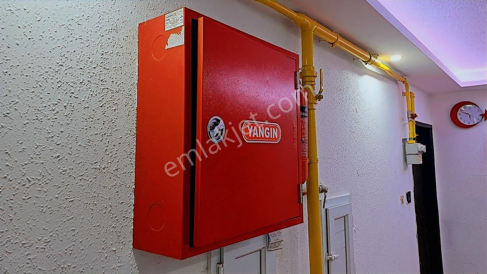 Tepe De İlkokul Yanı Harika Konumda Güney Cephe Arakat Temiz 3+1 - Görsel 19