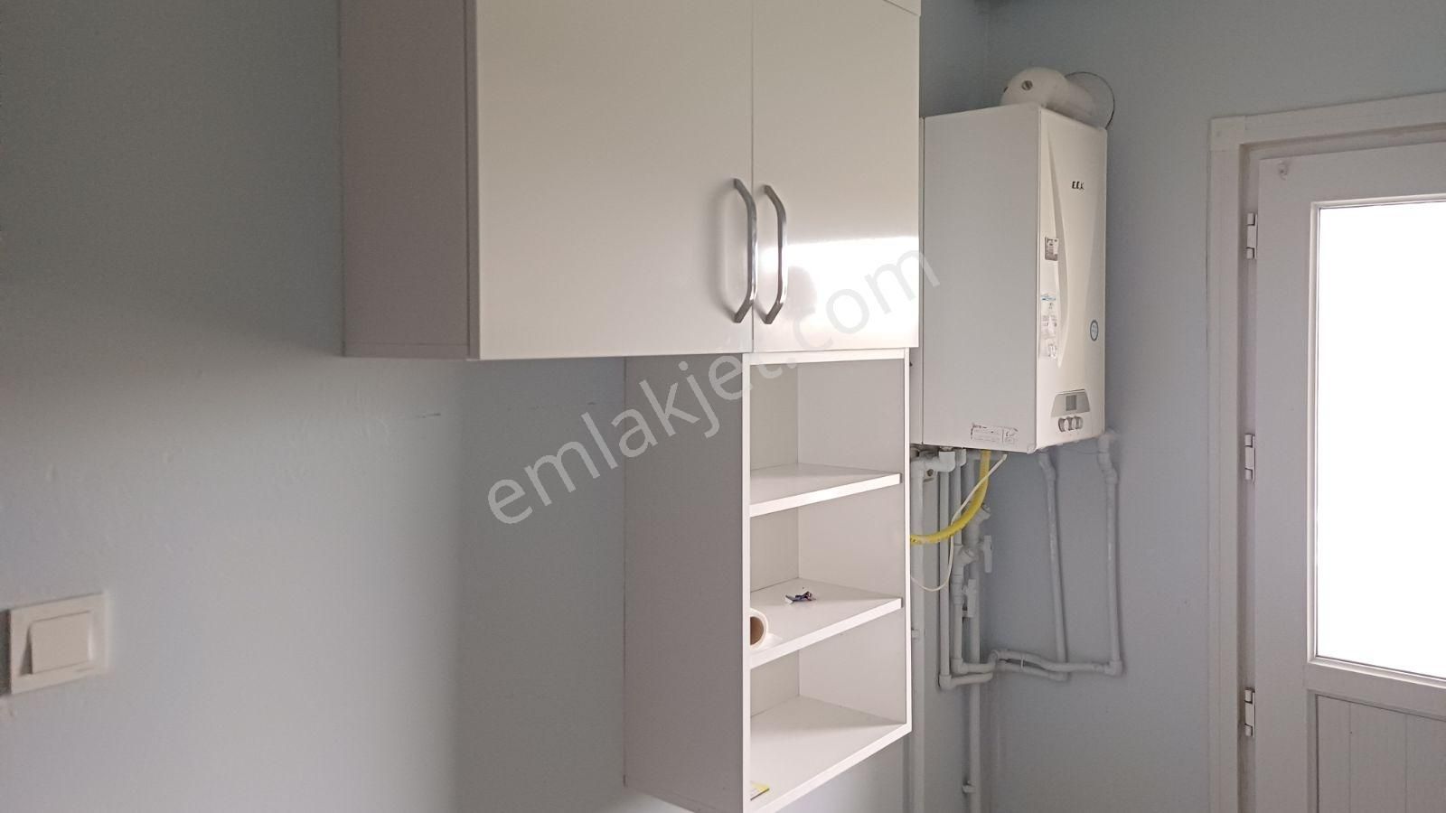 Tepe De İlkokul Yanı Harika Konumda Güney Cephe Arakat Temiz 3+1 - Görsel 3