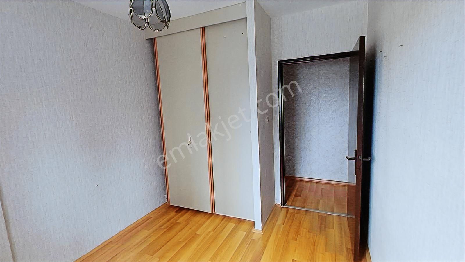 Tepe De İlkokul Yanı Harika Konumda Güney Cephe Arakat Temiz 3+1 - Görsel 5