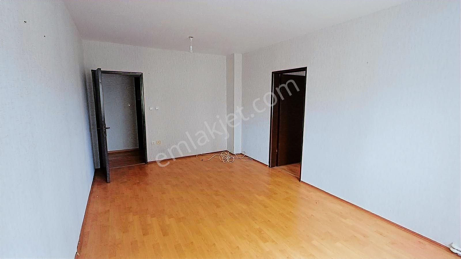 Tepe De İlkokul Yanı Harika Konumda Güney Cephe Arakat Temiz 3+1 - Görsel 4