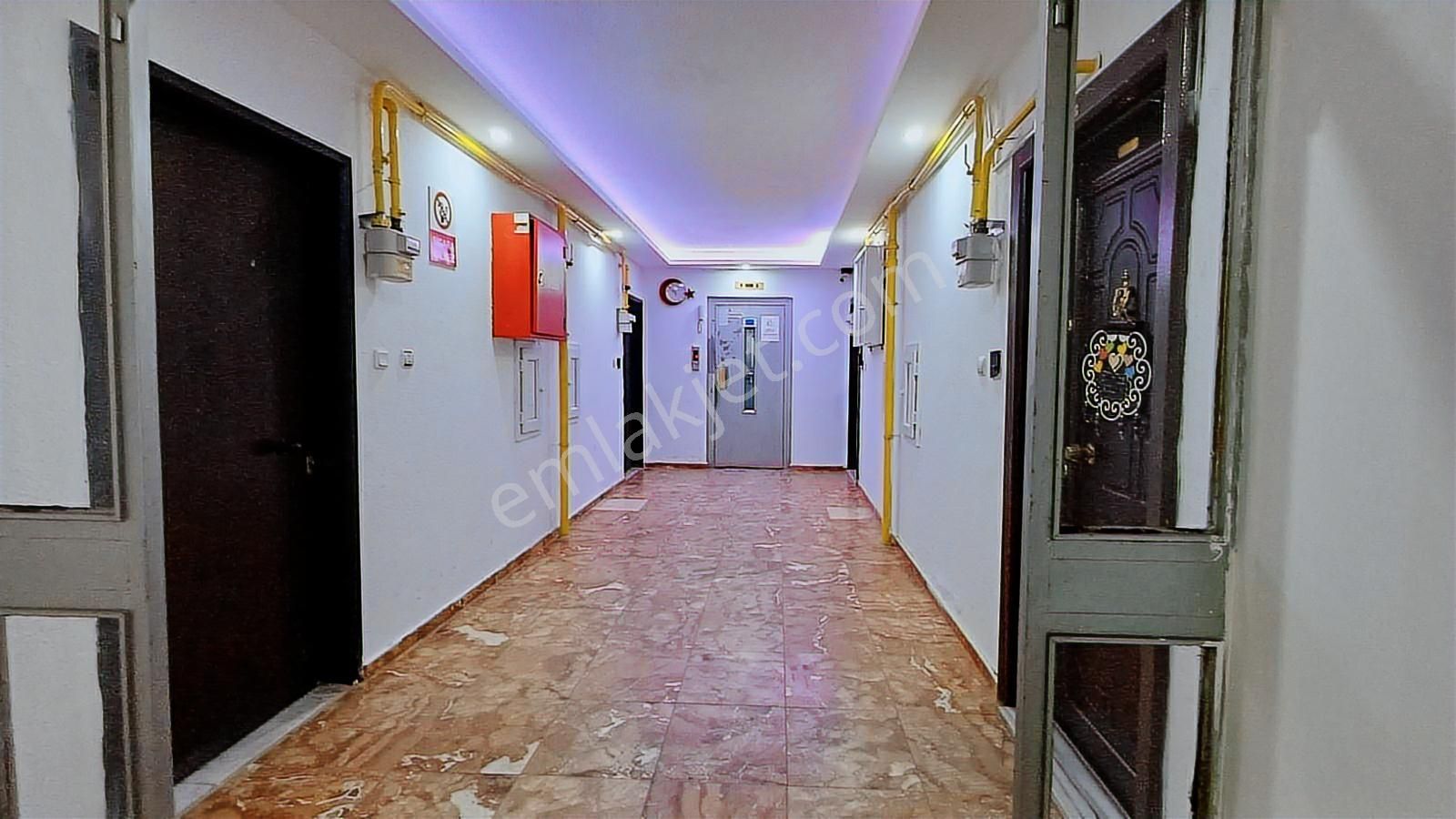 Tepe De İlkokul Yanı Harika Konumda Güney Cephe Arakat Temiz 3+1 - Görsel 11