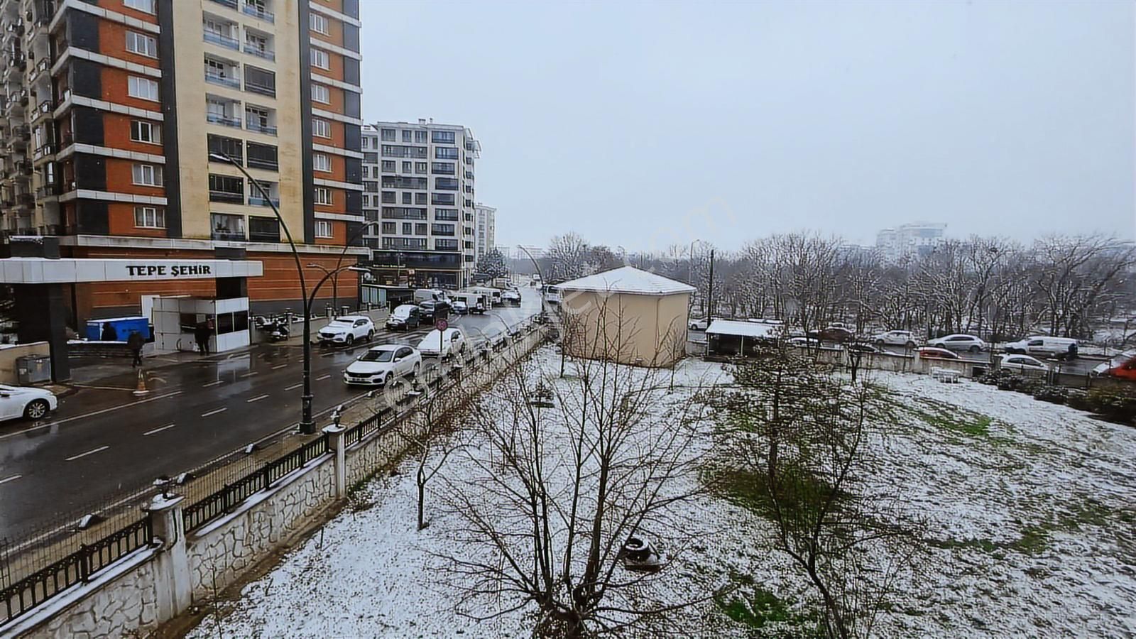 Tepe De İlkokul Yanı Harika Konumda Güney Cephe Arakat Temiz 3+1 - Görsel 8