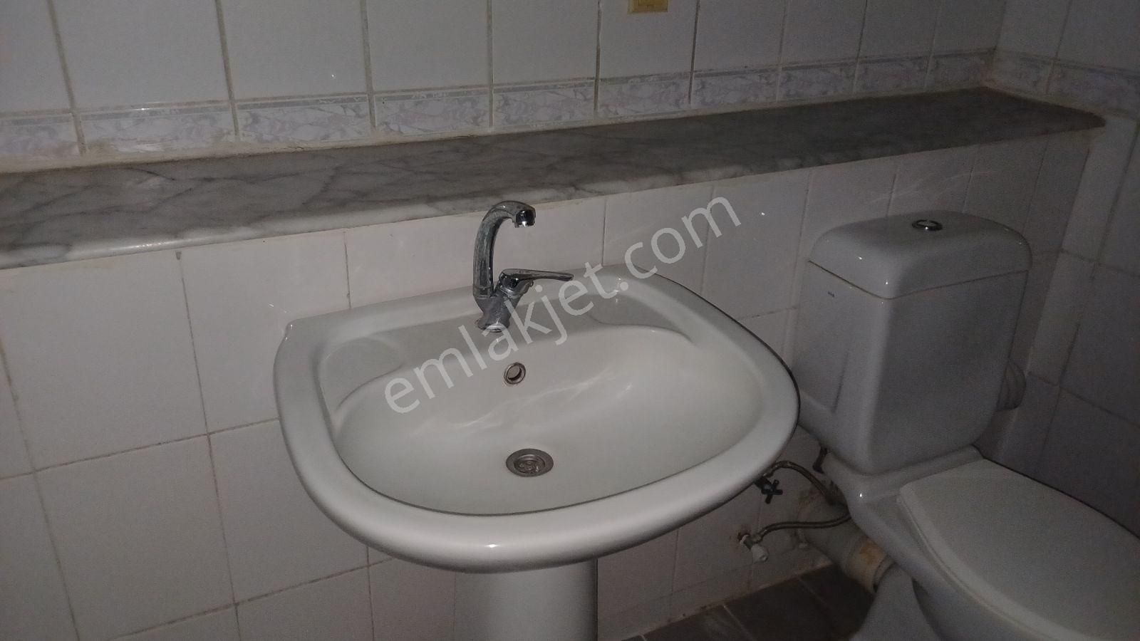 Tepe De İlkokul Yanı Harika Konumda Güney Cephe Arakat Temiz 3+1 - Görsel 17