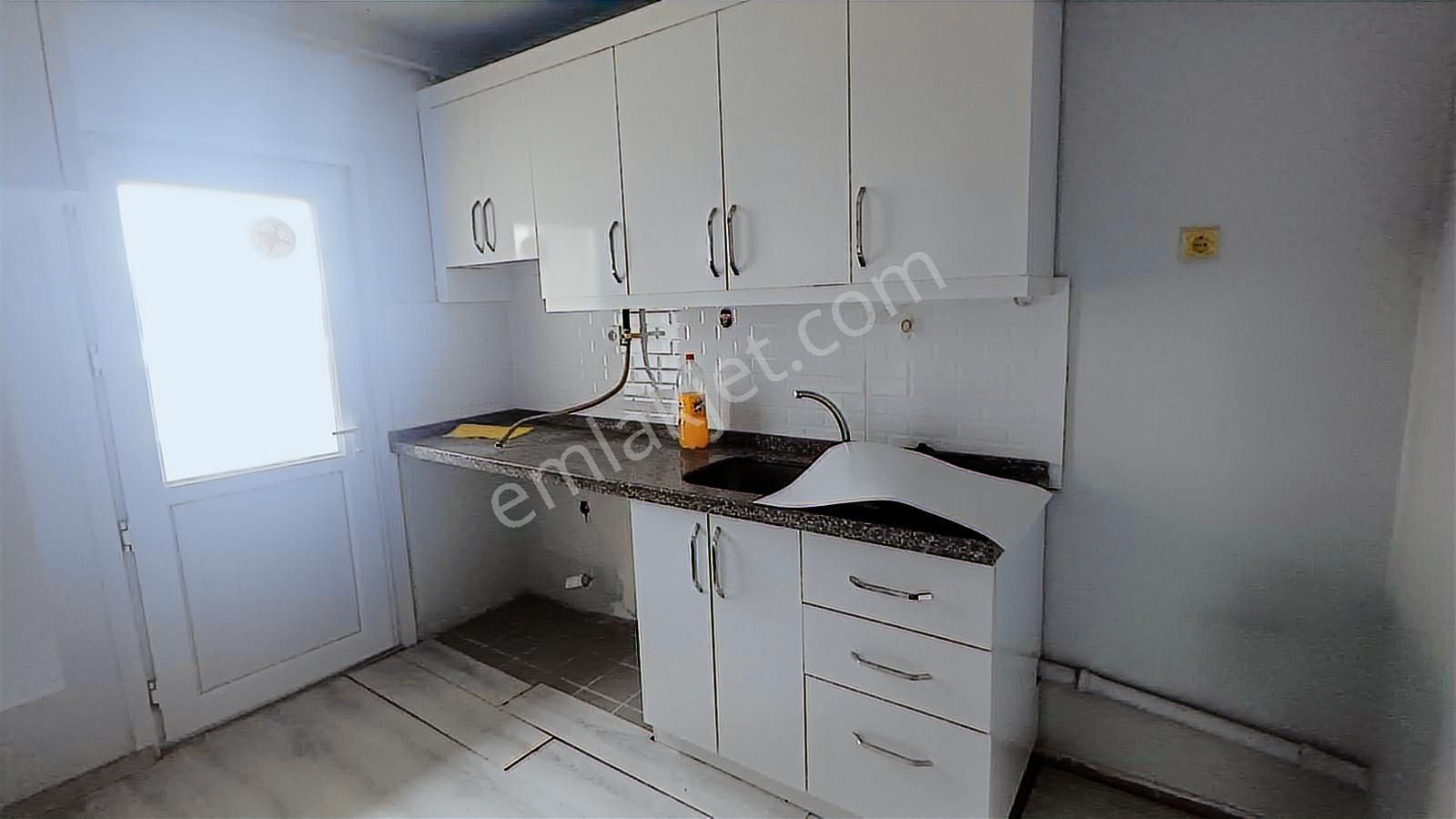 Tepe De İlkokul Yanı Harika Konumda Güney Cephe Arakat Temiz 3+1 - Görsel 15