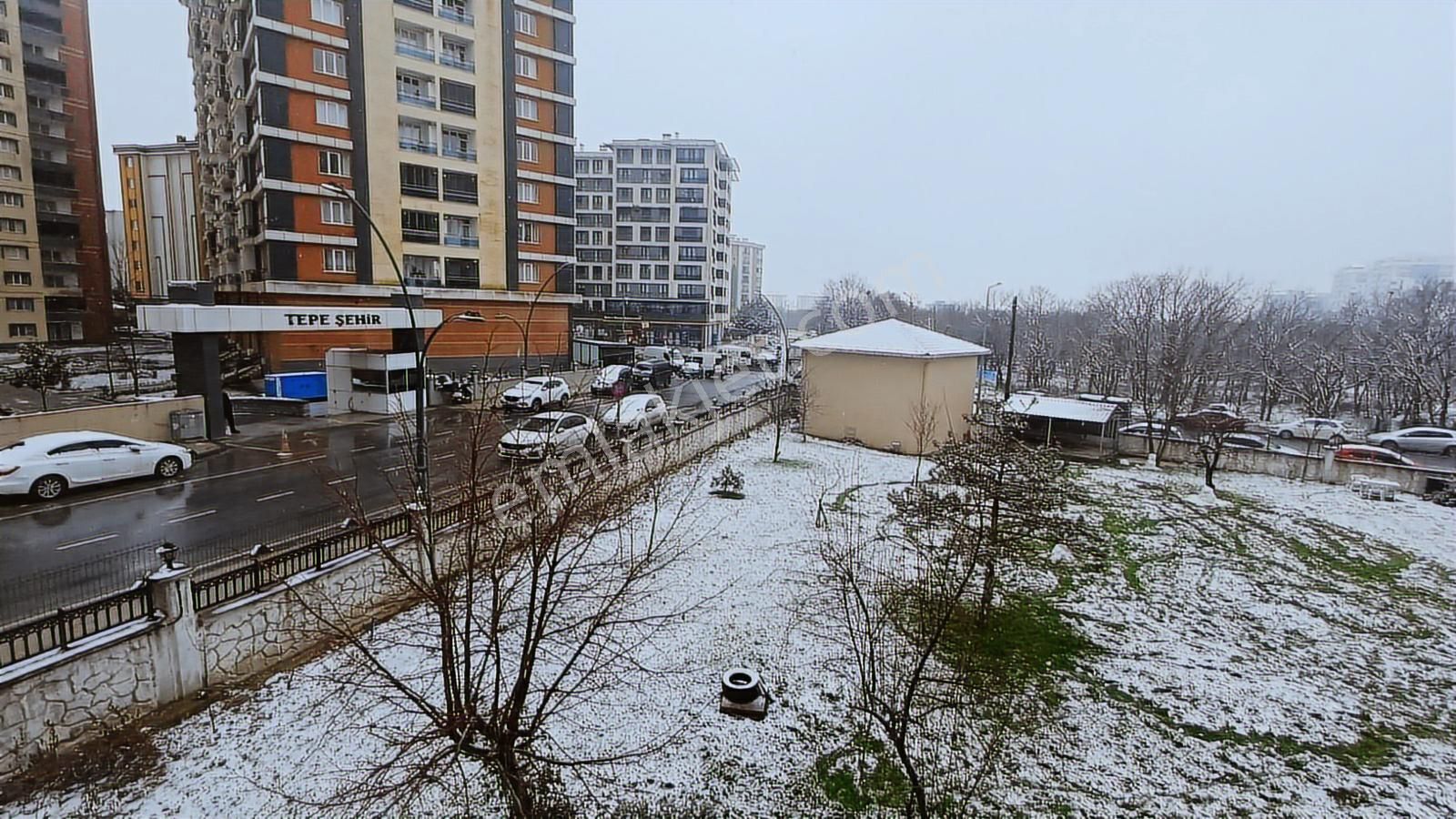 Tepe De İlkokul Yanı Harika Konumda Güney Cephe Arakat Temiz 3+1 - Görsel 9