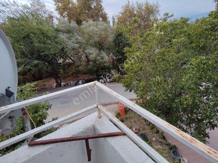 Balıkesir Edremit Akçayda Ara Kat Üç Cepheli Satılık 2+1 Eşyalı Daire - Görsel 12