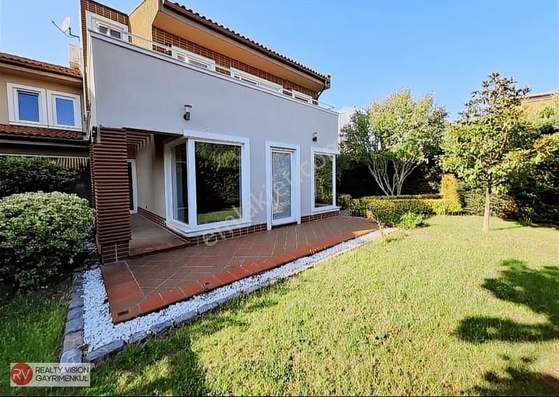 -çekmeköy Merkez-okullar Bölgesinde Kapalı Garajlı Satılık Villa