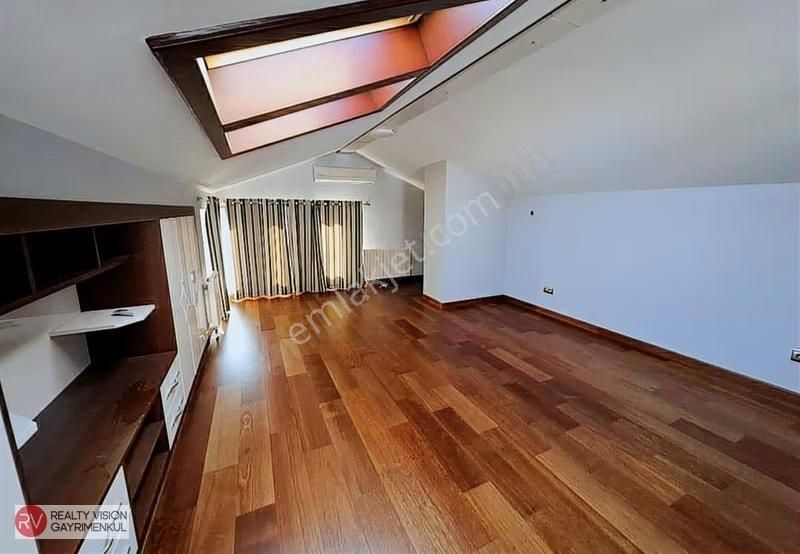 -çekmeköy Merkez-okullar Bölgesinde Kapalı Garajlı Satılık Villa - Görsel 2