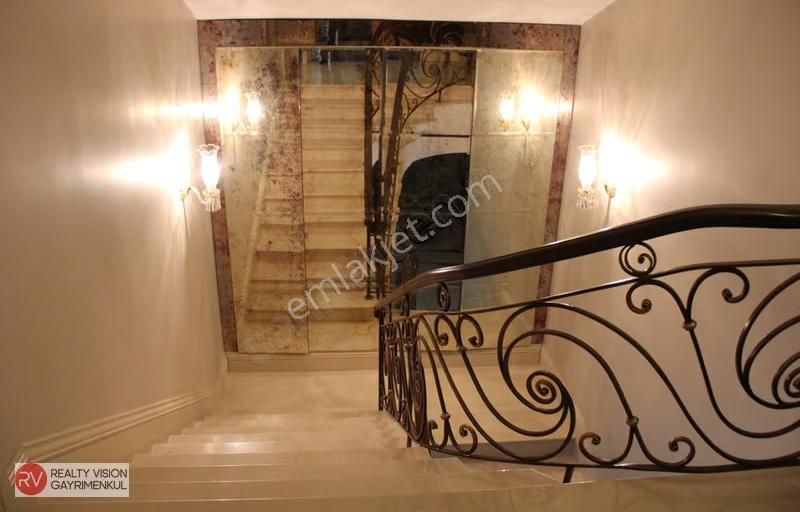 Boğazın İncisi Çengelköy'de Manzaralı Harika Bir Malikane - Görsel 18