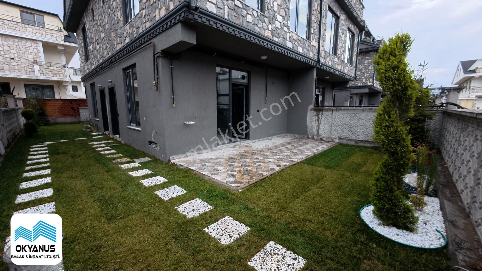 Sakarya Kocaali Deniz Kenarında, Bahçeli Ve Taş Detaylı 3+1 Villa