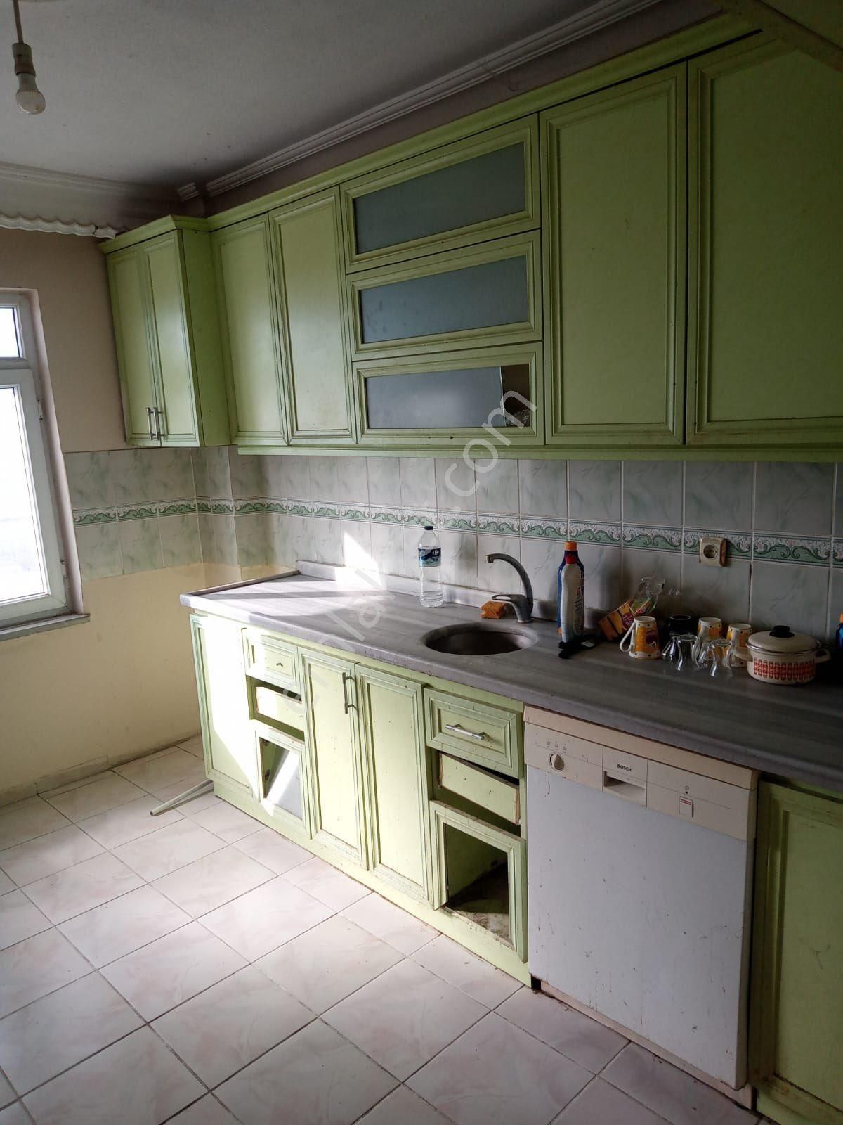 Uğur Emlaktan Yeni Mah Cadde Üzerinde 2+1 2. Kat Merkezde Daire - Görsel 4