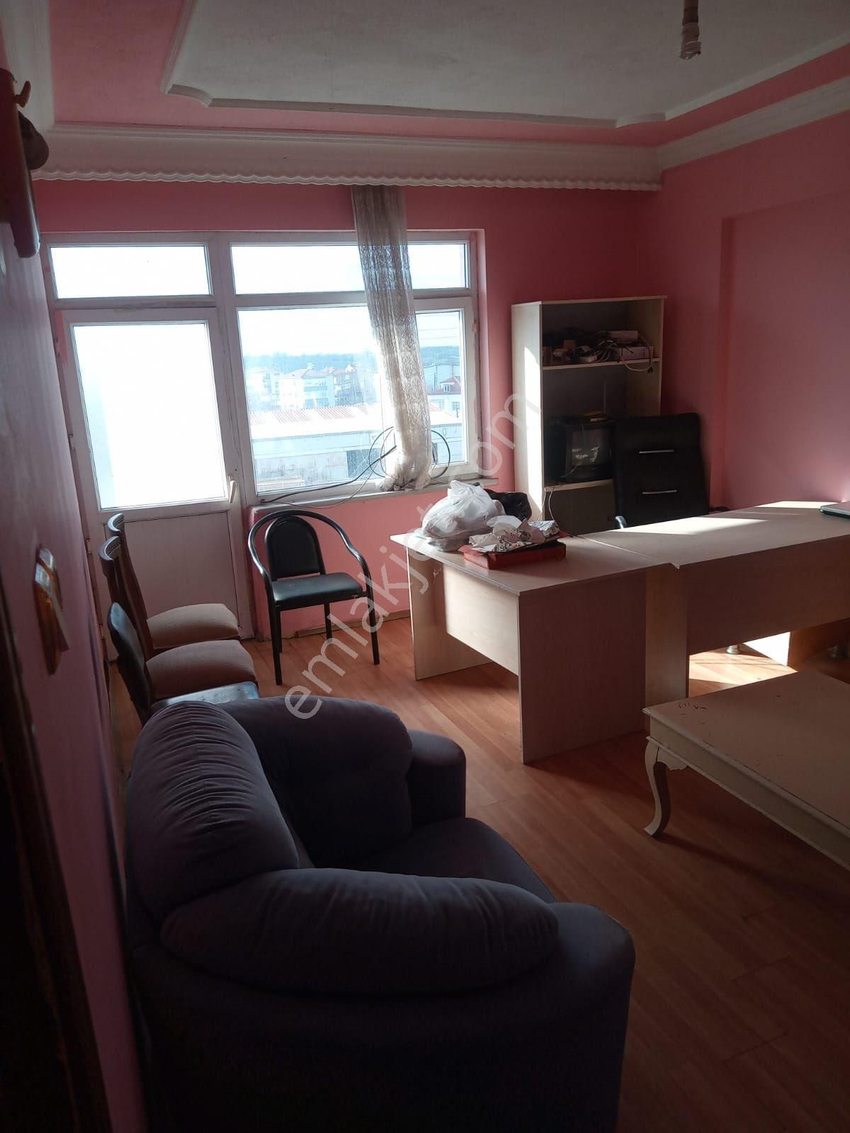 Uğur Emlaktan Yeni Mah Cadde Üzerinde 2+1 2. Kat Merkezde Daire - Görsel 2