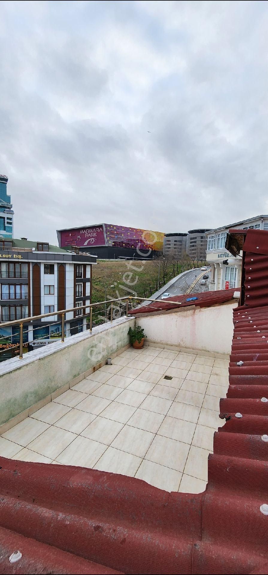 Marmara Park Avm Yanı – Metrobüse Çok Yakın – Teraslı 1+1