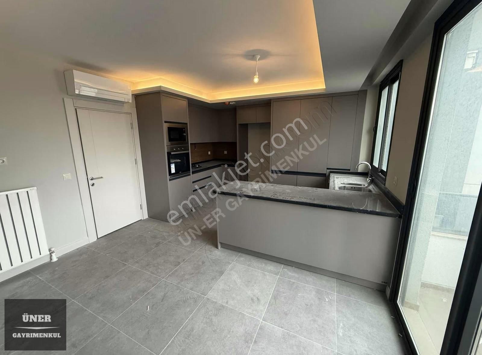 *üner* Semt Yeniköy Site İçerisinde 3+1 Lüks Kiralık Daire