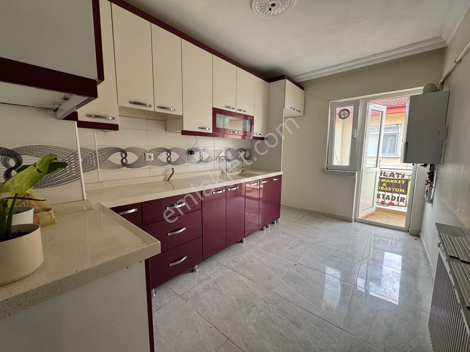 Sincan Akşemsettin Mah'de Cadde Üzerinde Geniş Satılık 3+1 Daire