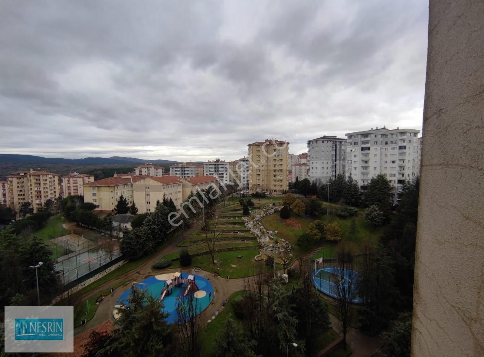 Nesrin Emlak Ayrıcalığı İle Caddeye Şelale Parka Yakın 2+1