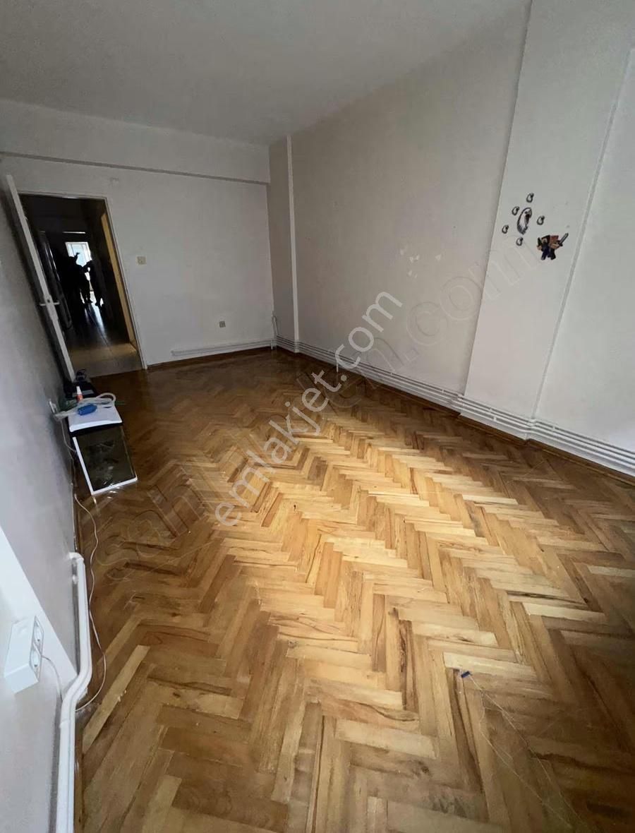 Merkezi Konumda Sahile Yakın Göztepe De Ara Kat 3+1 Geniş Daire - Görsel 3