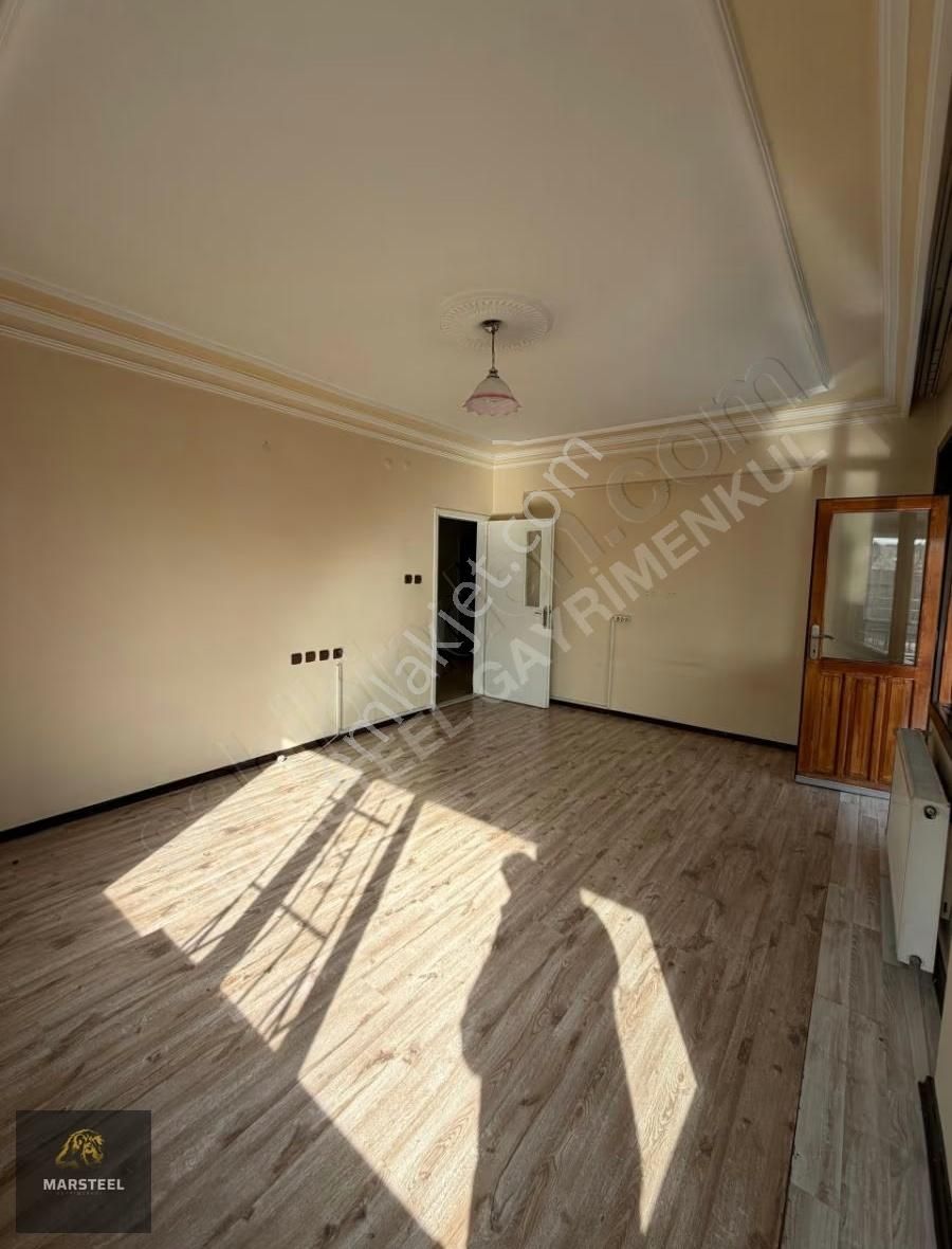 Aydınlıkta 3.5+1 175 M2 Arakat Caddeye Cephe Bakımlı Daire - Görsel 2