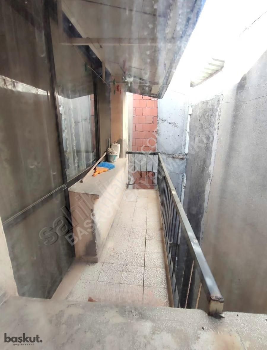 Karşıyaka Alaybey'de, İzban Yanı 2+1 Daire