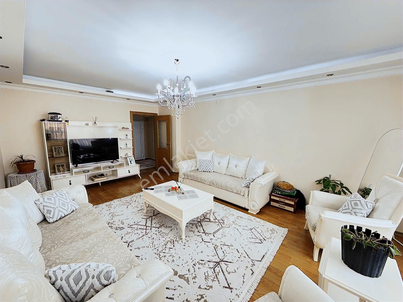 Manzaralı Çift Balkonlu 3+1 Uçaklı Park Mevkıı Geniş Daire