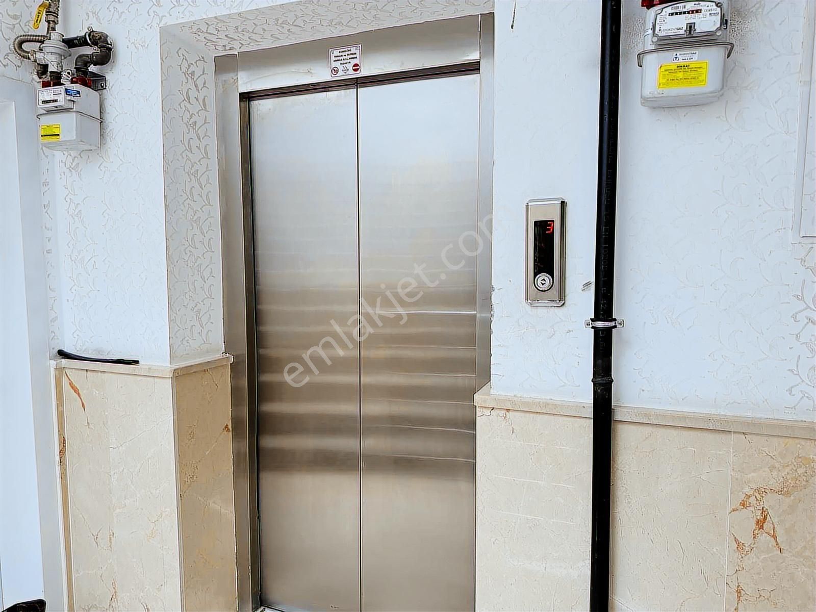 Manzaralı Çift Balkonlu 3+1 Uçaklı Park Mevkıı Geniş Daire - Görsel 5