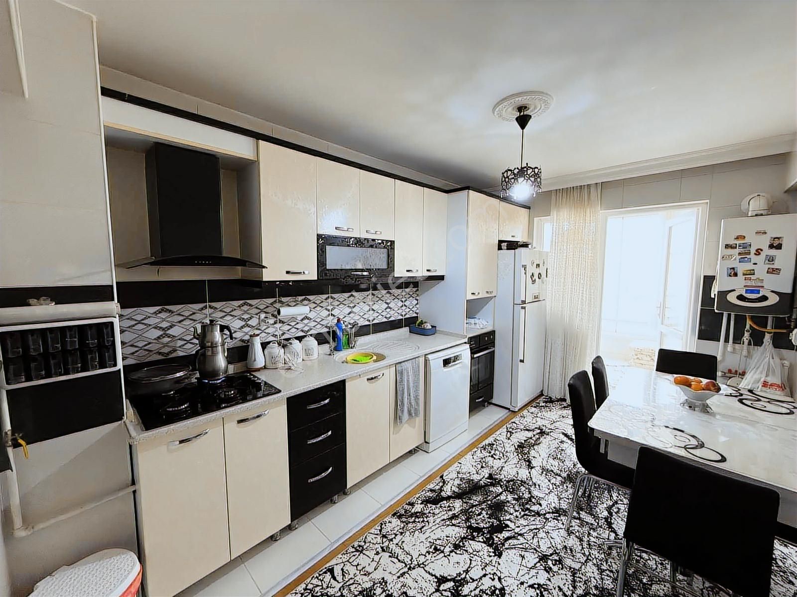 Manzaralı Çift Balkonlu 3+1 Uçaklı Park Mevkıı Geniş Daire - Görsel 14