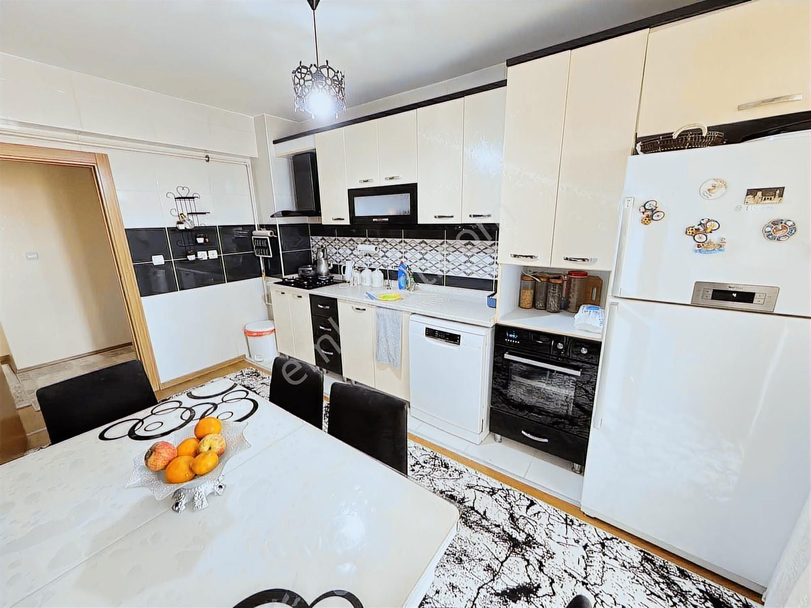 Manzaralı Çift Balkonlu 3+1 Uçaklı Park Mevkıı Geniş Daire - Görsel 10