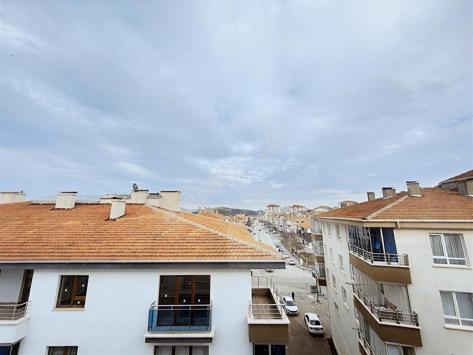 Manzaralı Çift Balkonlu 3+1 Uçaklı Park Mevkıı Geniş Daire - Görsel 17