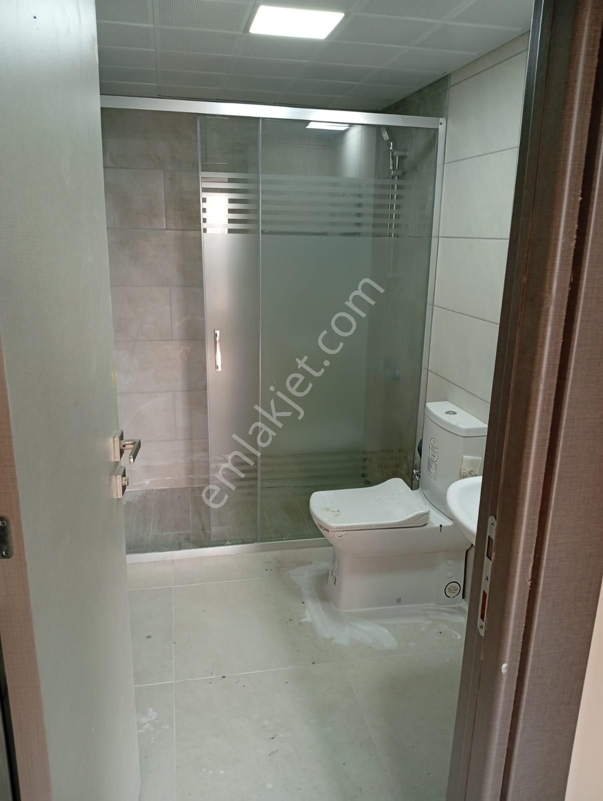 Adana Buruk Tokilerde Sıfır Kullanılmamış 2+1 Güneş Enerjili Kiralık Daire - Görsel 8