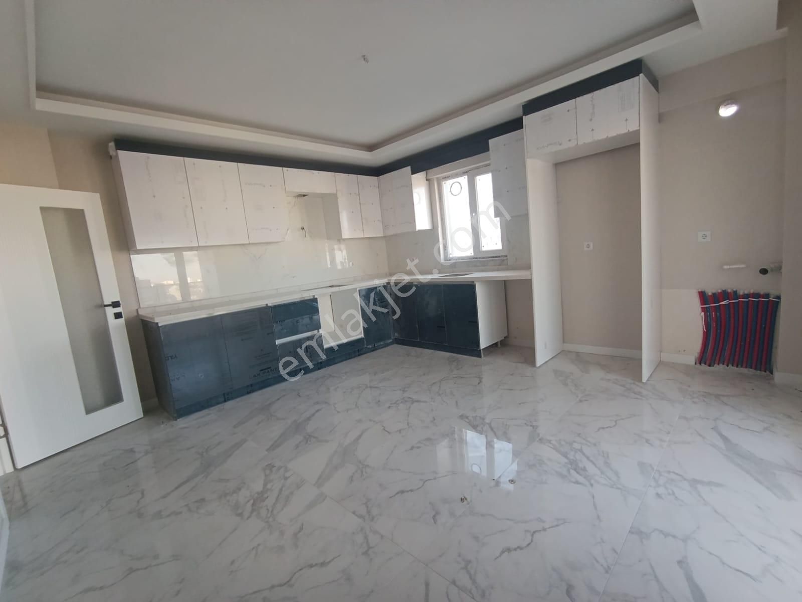 Cengizhan'da Cadde Yakını Teras Balkonlu 9. Kat Ön Cephe