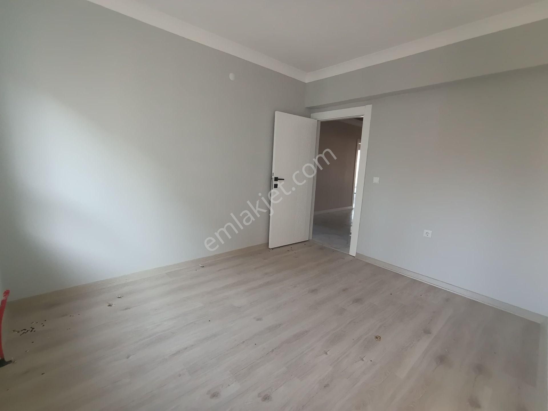 Cengizhan'da Cadde Yakını Teras Balkonlu 9. Kat Ön Cephe - Görsel 24