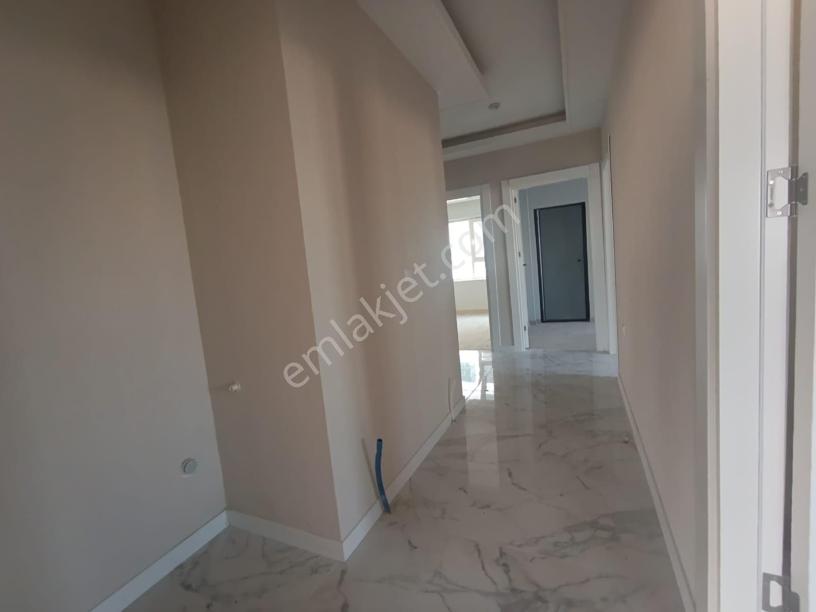 Cengizhan'da Cadde Yakını Teras Balkonlu 9. Kat Ön Cephe - Görsel 15