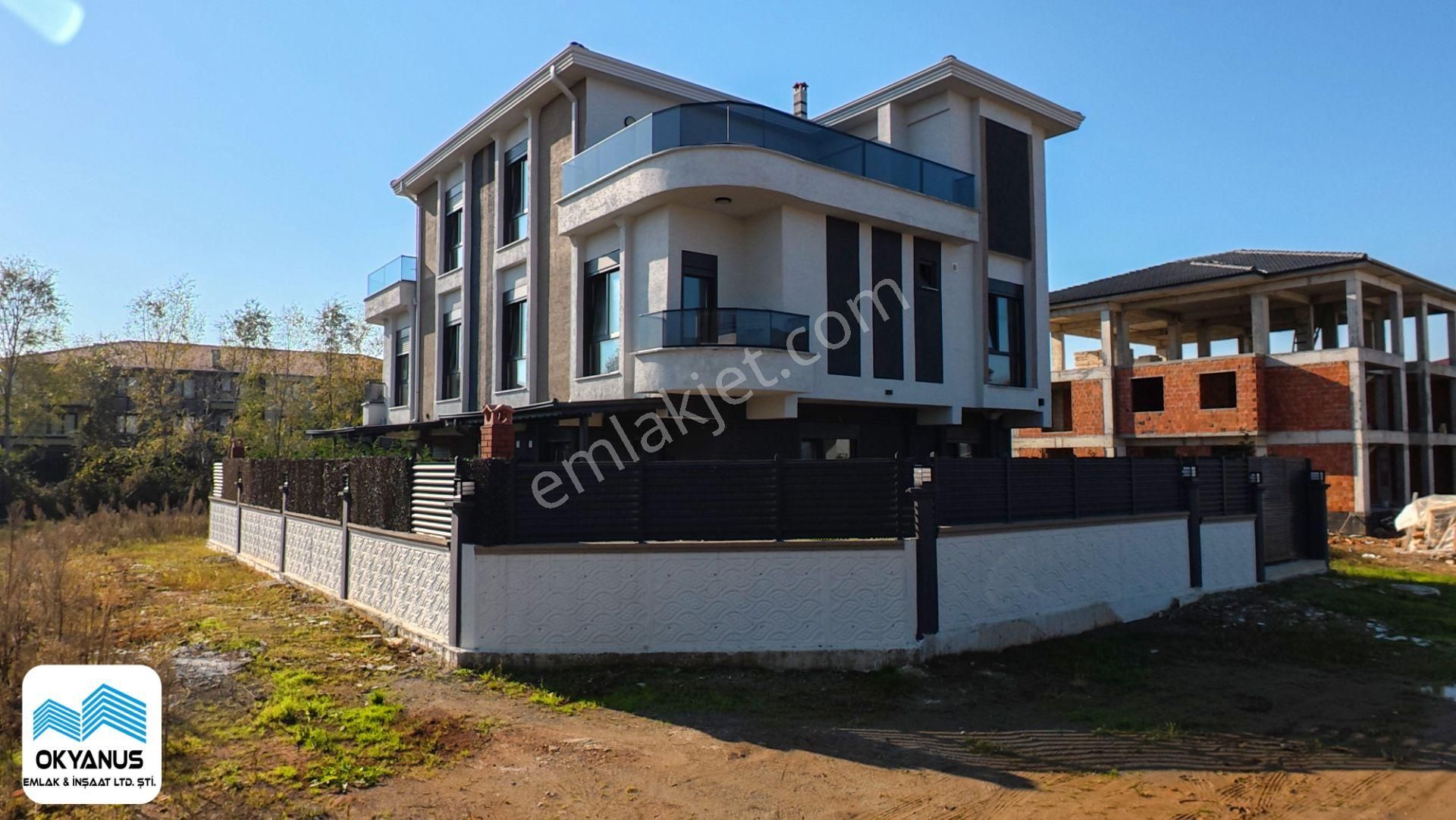 Sakarya Karasu'da Havuzlu Bahçeli Saunalı 5+1 Kaçırılmayacak Villa