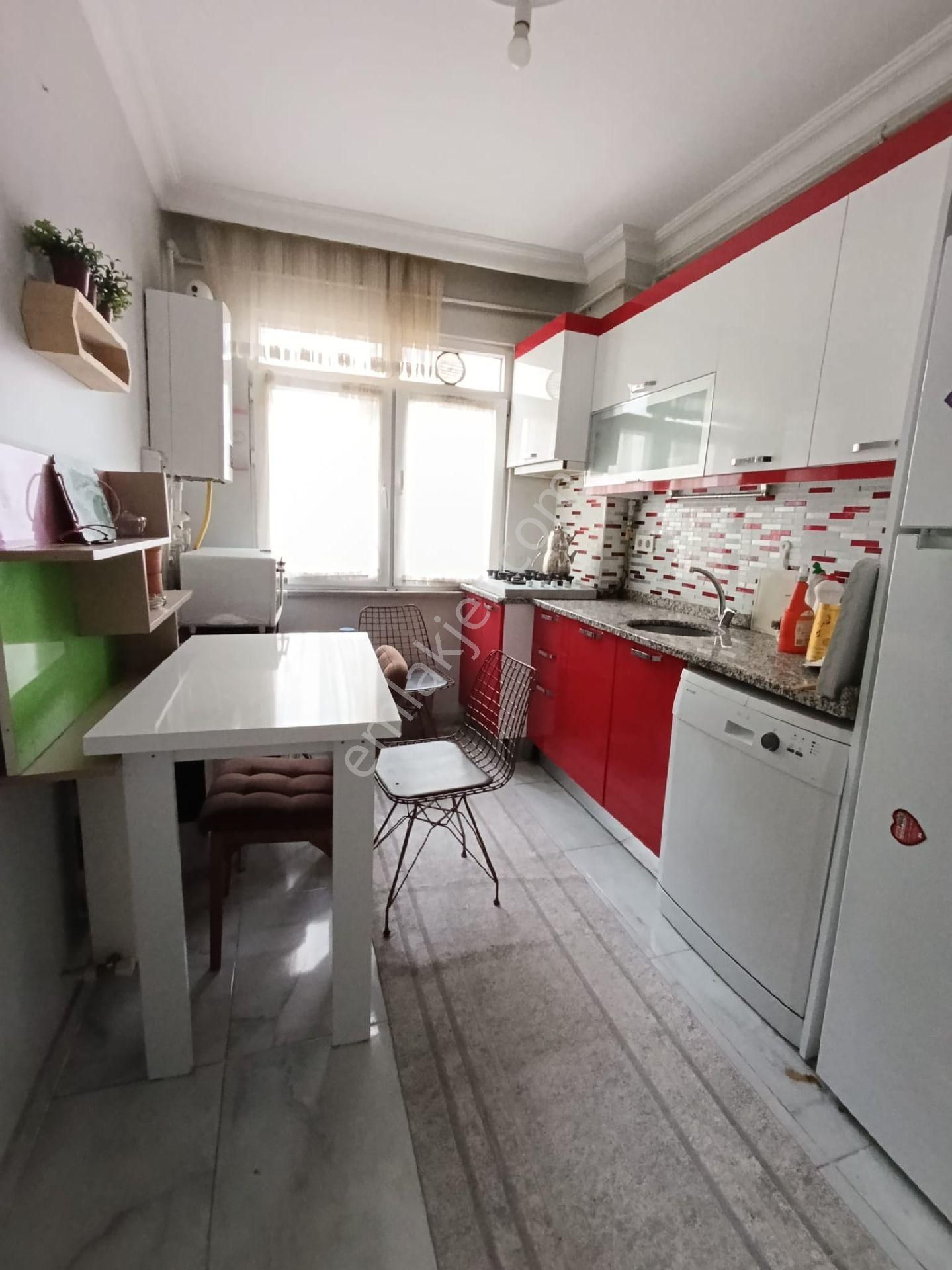 Küçükçekmece Kemalpaşa Mah. Satılık Ön Cephe 2+1 Arakat