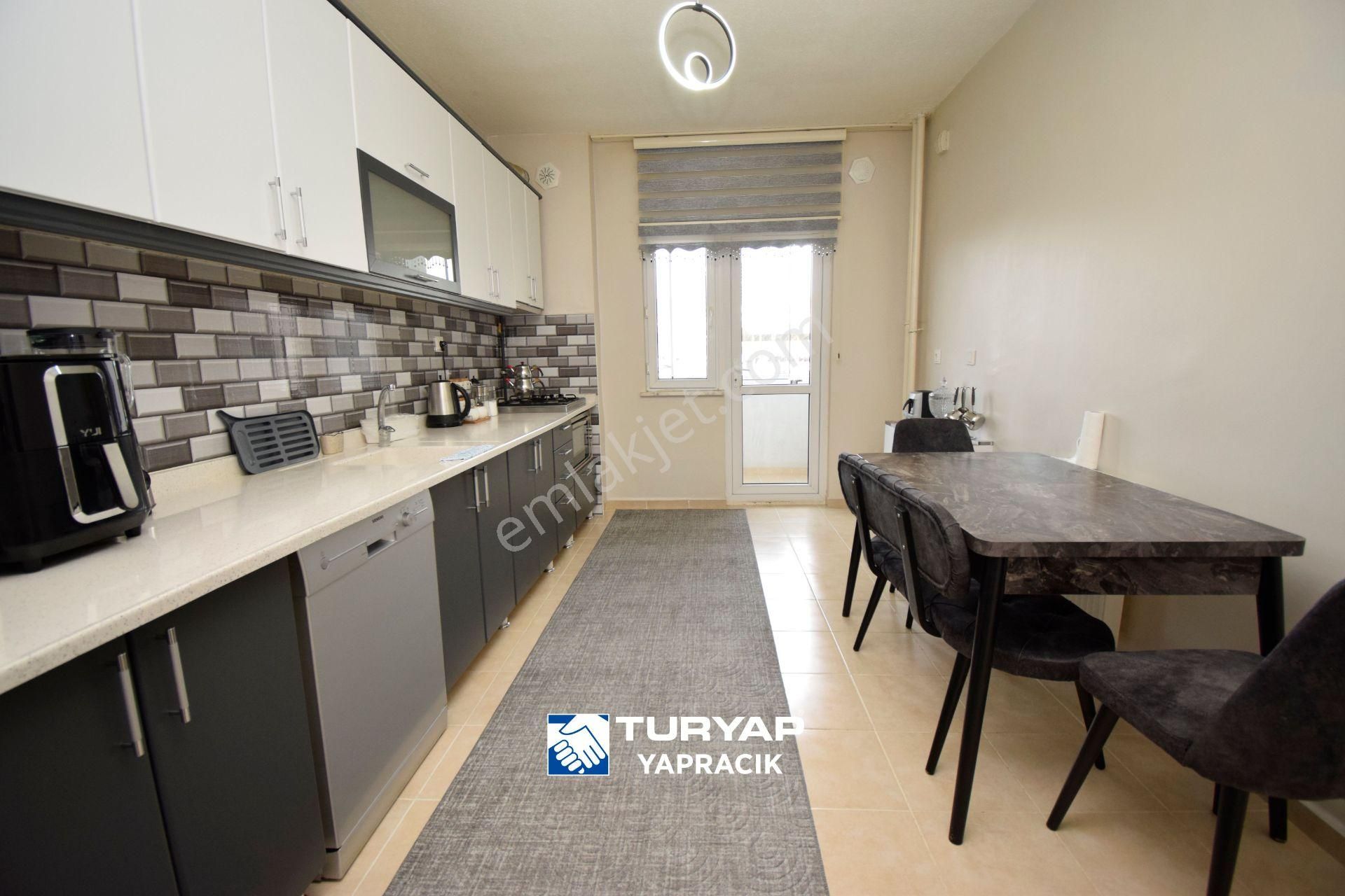 Turyap - 7.bölge'de Ulaşım/okul/s.pazarı Yanı Ön Cephe 4+1 Daire