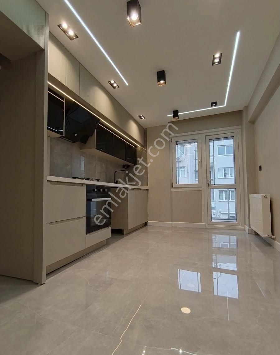 Bostanlıda İçi Full Yapılı Köşe 3+1 Satılık Daire - Görsel 8