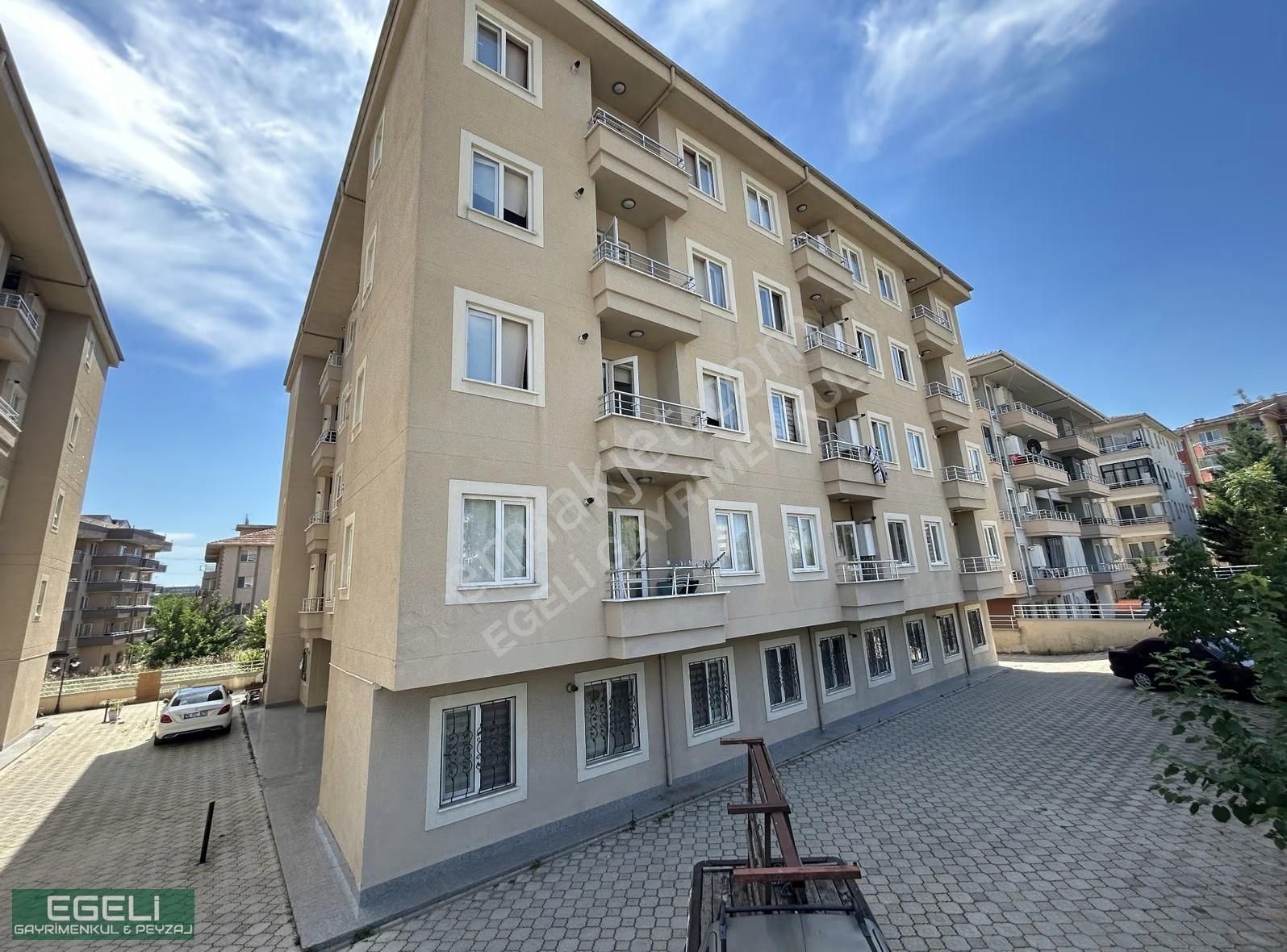 Egeli'den Gençlik Merkezi Karşısı 2+1 Eşyalı Satılık Daire