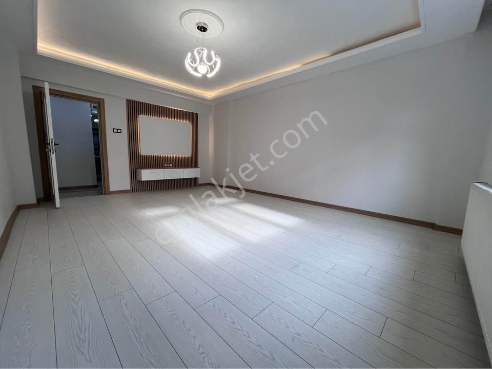 Beylikdüzü 'nde Şık Tasarımlı Şubat Ayına Özel Kaçırılmayacak Fırsat Dairemiz - Görsel 3