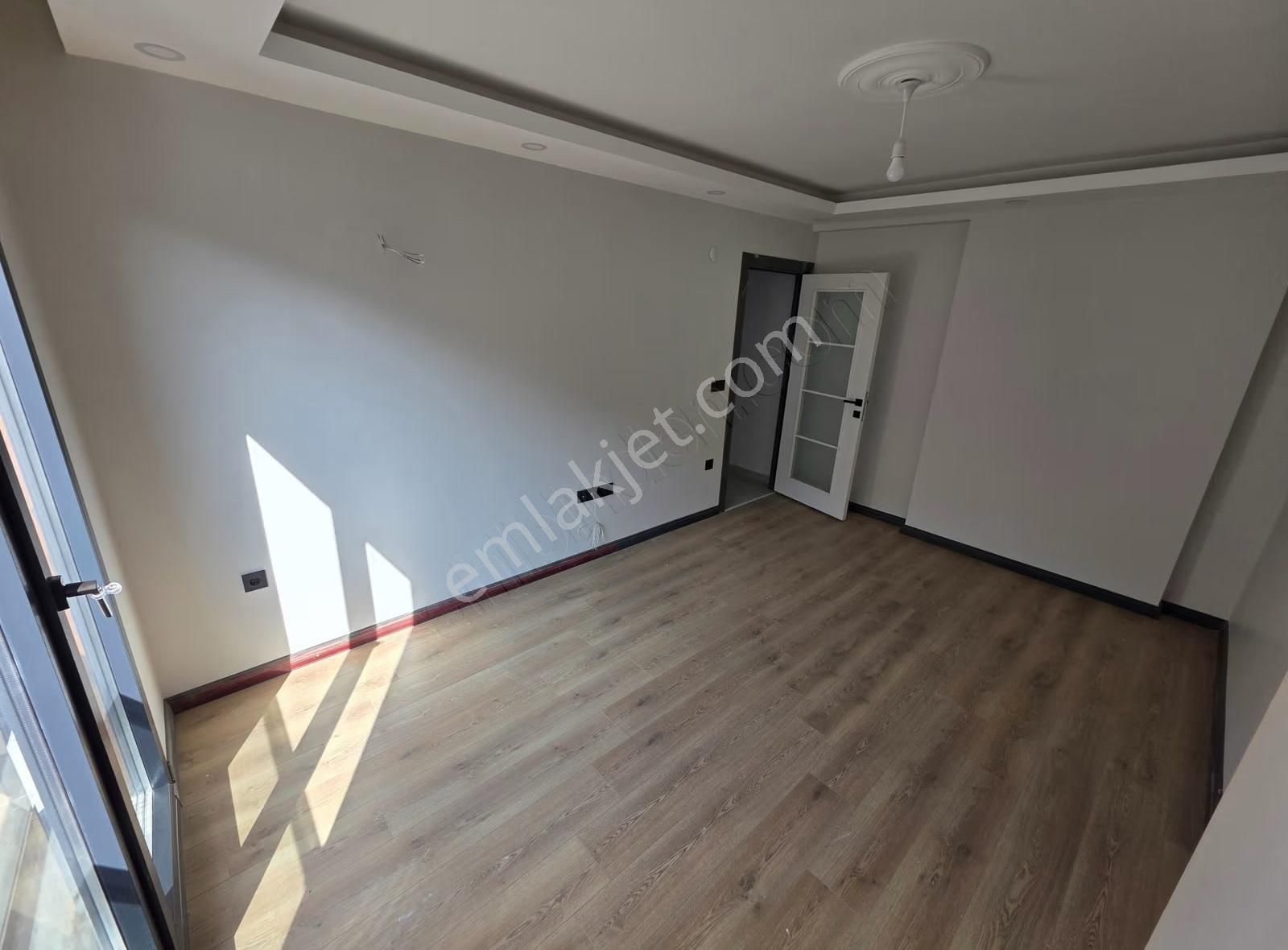 Avcılar Gümüşpalada Metrobüs Caddesi Üzerinde 3+2 Dubleks