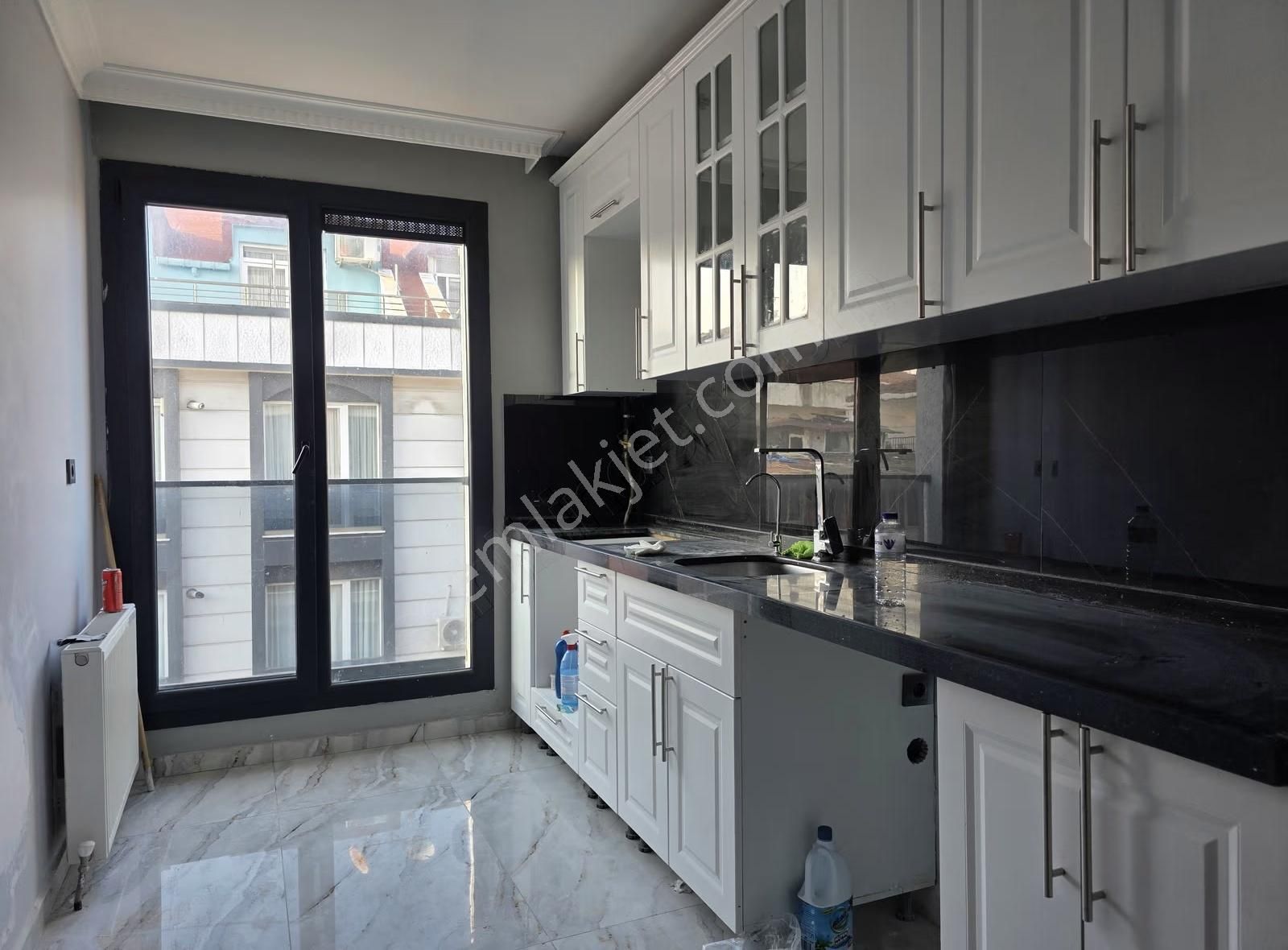 Metrobüse 2 Dakika Mesafede Yeni Binada Satılık 2+1 Daire - Görsel 2