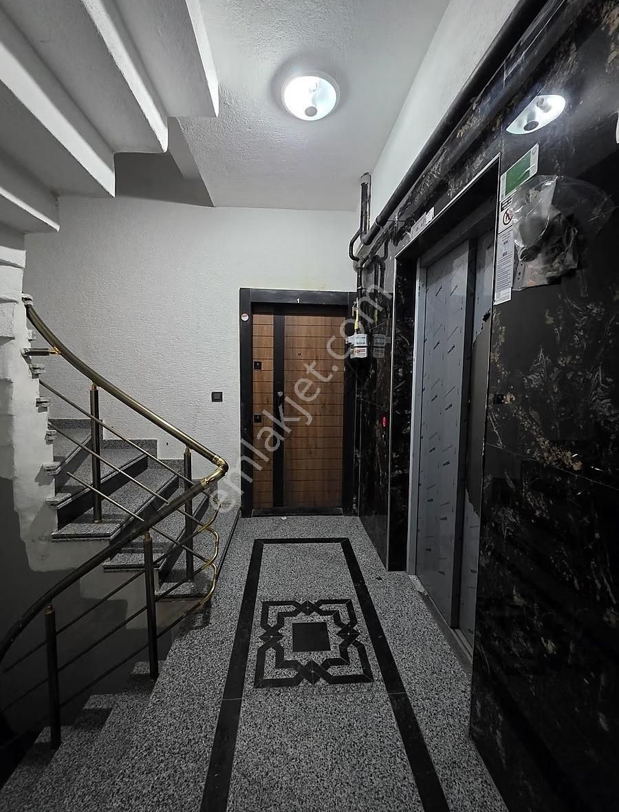 Metrobüse 2 Dakika Mesafede Yeni Binada Satılık 2+1 Daire